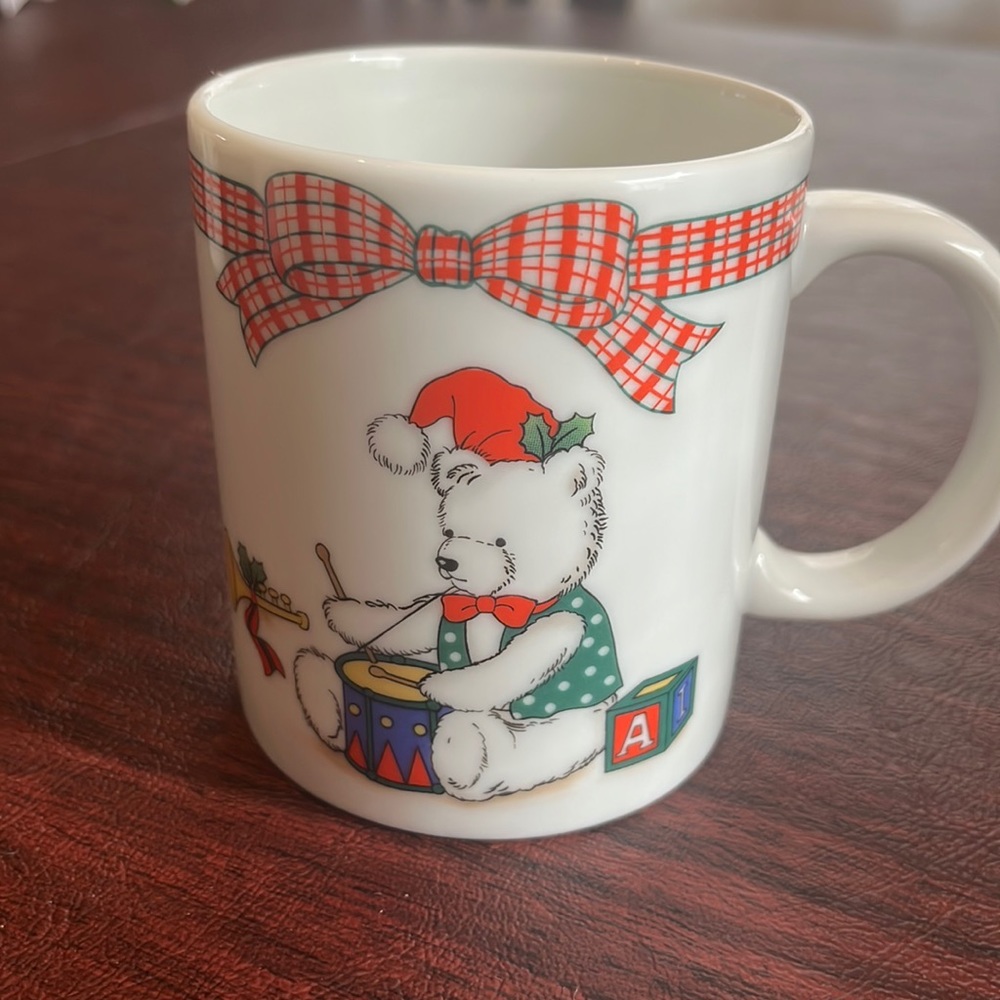 Vintage holiday bear mug